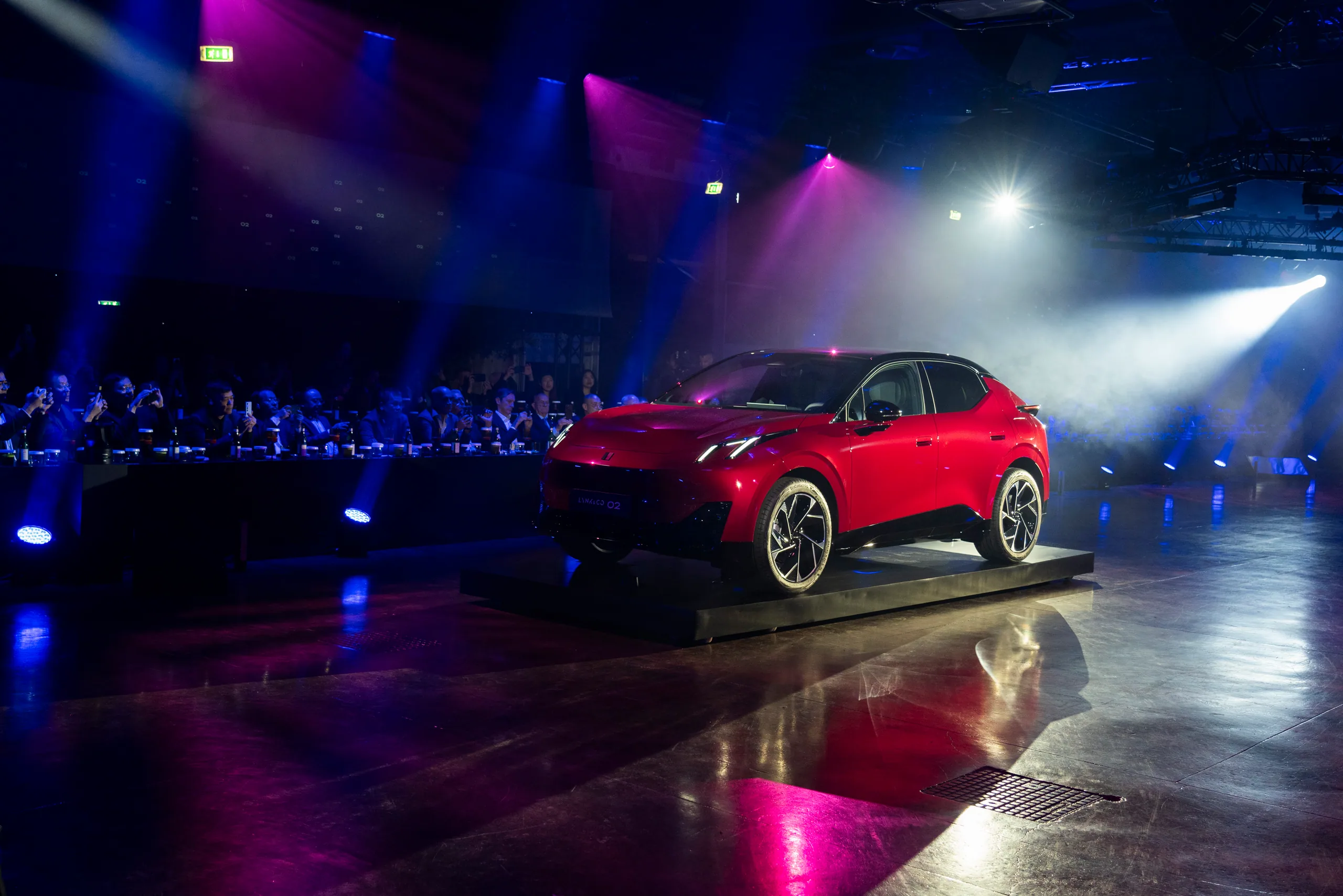 Roter Lynk & Co 02 bei seiner Europapremiere