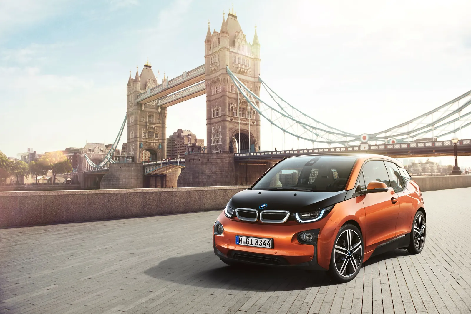 BMW präsentiert die Serienversion seines Elektroauto i3 in Genf + 2 Videos