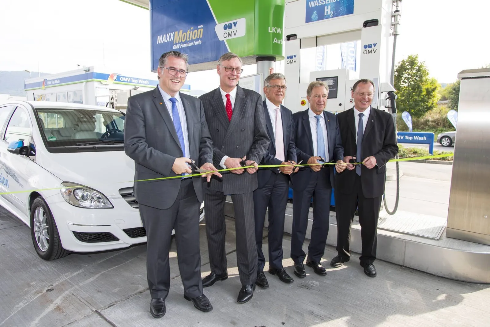 Daimler, Shell und Linde eröffnen erste Wasserstofftankstelle in Bremen