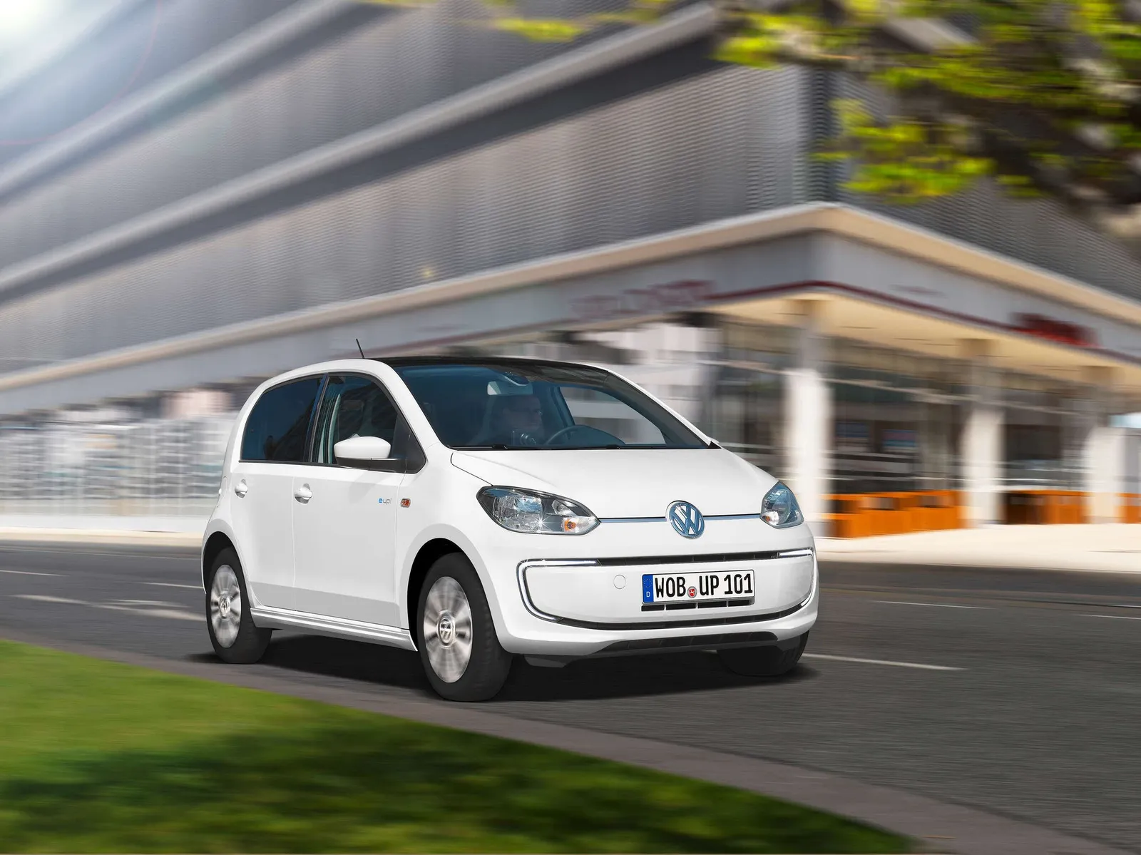 Das Elektroauto VW e-up! steht ab sofort bei über 300 Volkswagenhändlern