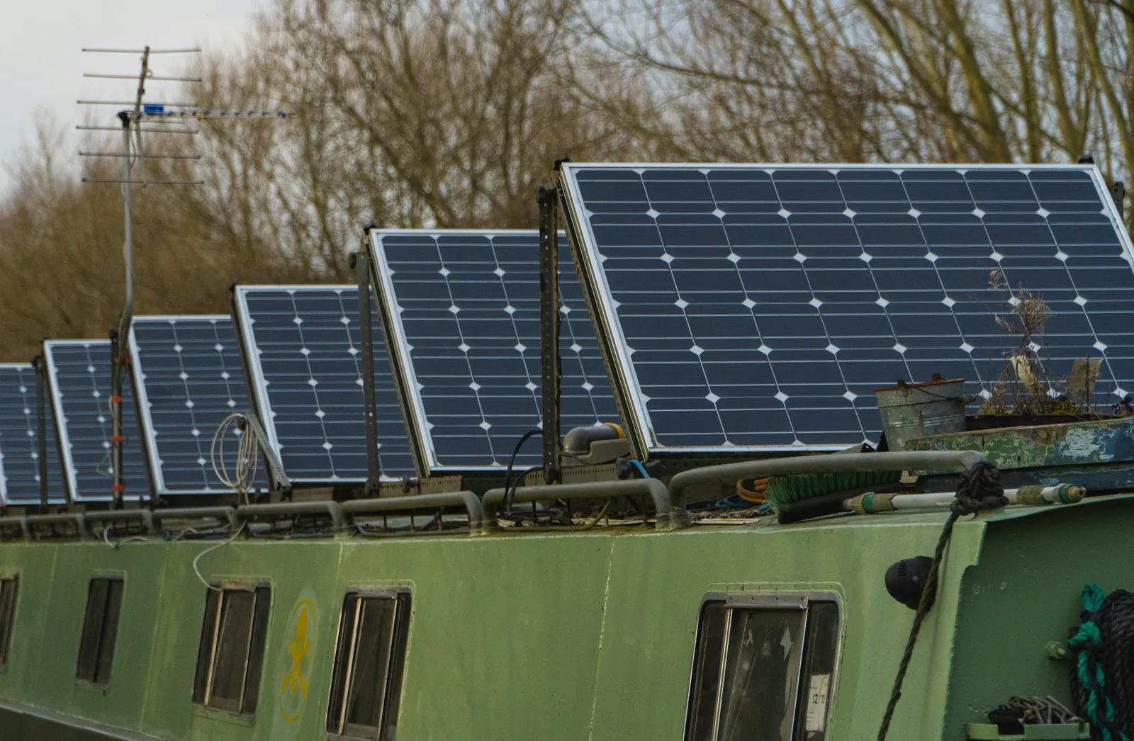 Symbolbild: Elektroauto mit Range Extenter und Solar auf dem Dach