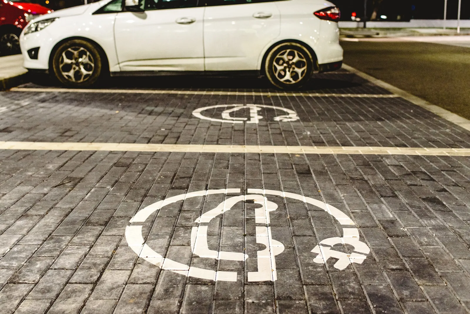 Symbolbild: Elektroauto Tata Megapixel kann auch per Induktion aufgeladen werden