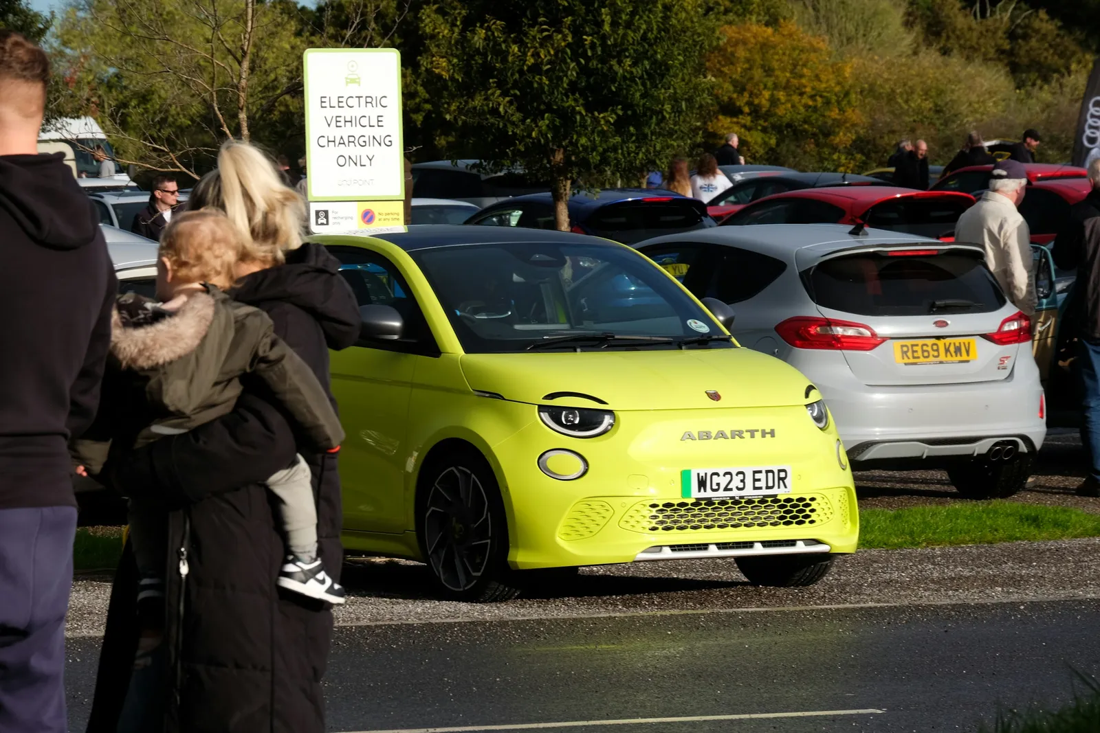 Symbolbild: Elektroautos und die öffentliche Wahrnehmung