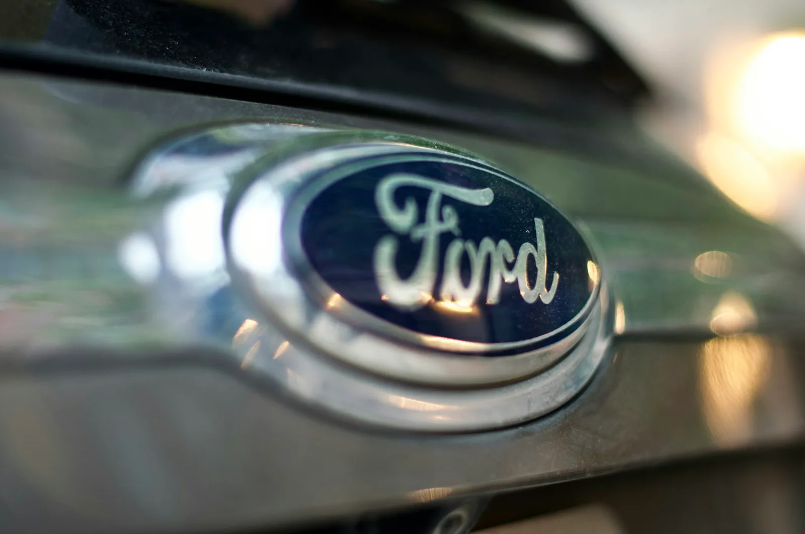 Symbolbild: Gibt es bald von Ford ein Elektroauto und wie reagiert Tesla Motors?