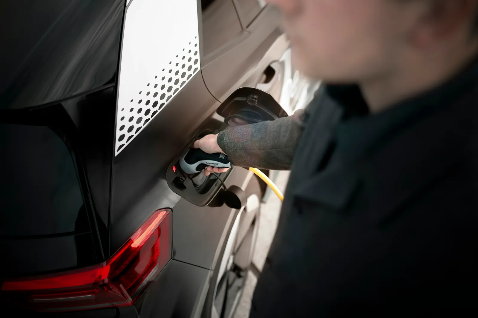 Symbolbild: Ladestecker für Elektroautos vom VDE zertifiziert