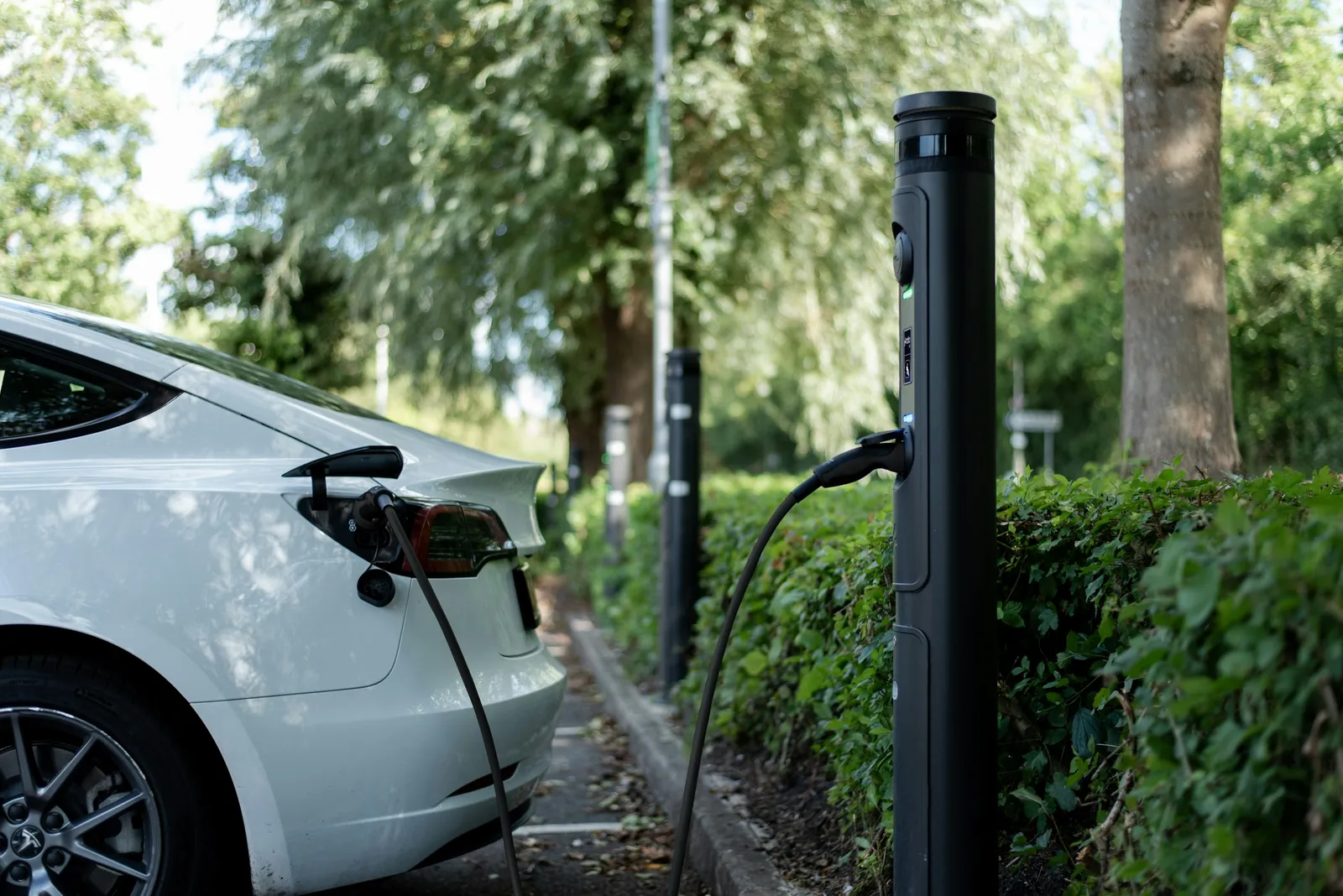 Symbolbild: Nachfrage für Elektroautos deutlich gestiegen – warum es sich mehr und mehr lohnt auf E-Autos umzusteigen!