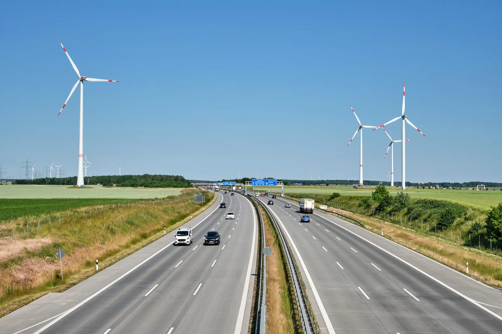 NRW-Polizeigewerkschaft überrascht mit Forderung nach Tempolimit und fördert Elektroautos
