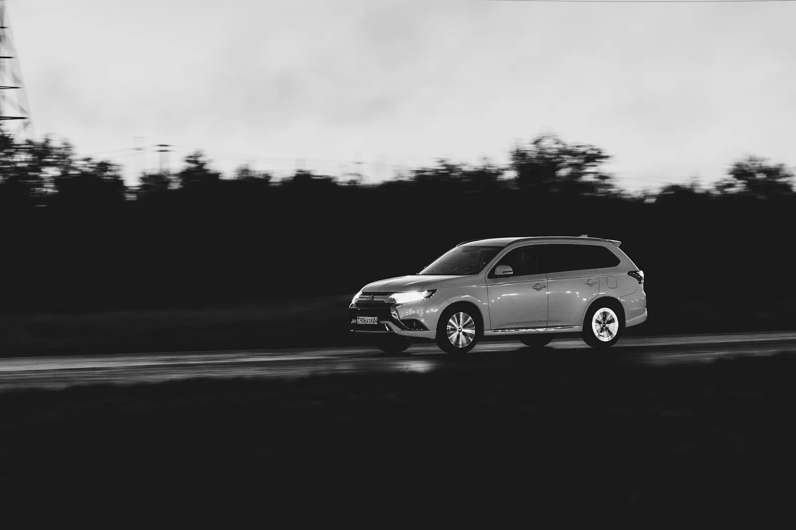 Symbolbild: Plug-In Hybridauto Mitsubishi Outlander PHEV wird nun auch in Europa ausgeliefert