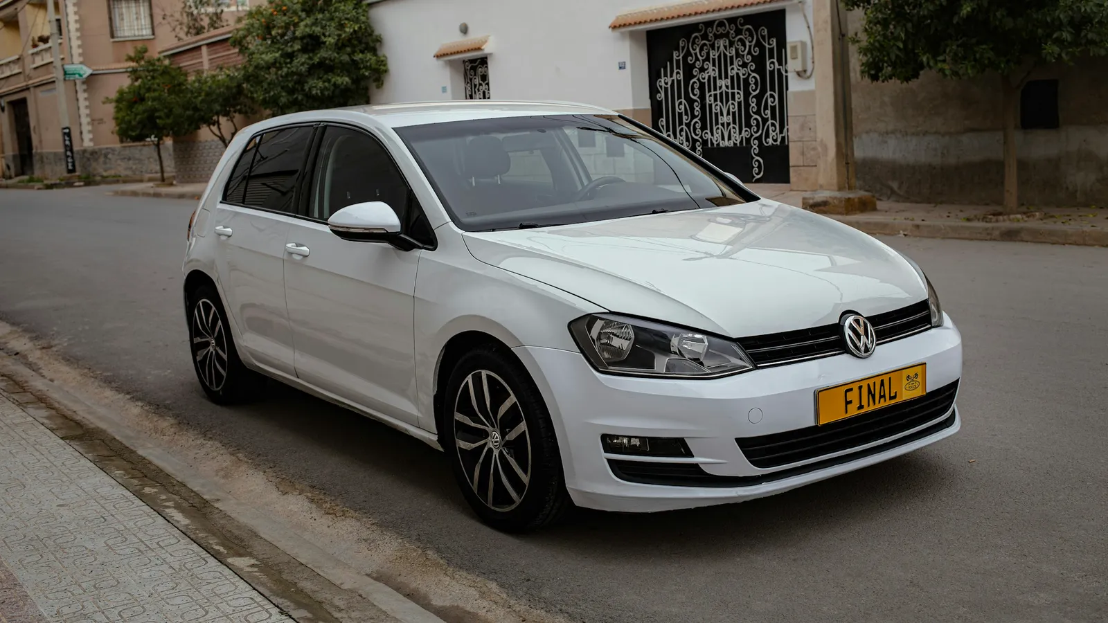 Symbolbild: Probefahrt mit dem Elektroauto VW Golf Blue-e-Motion