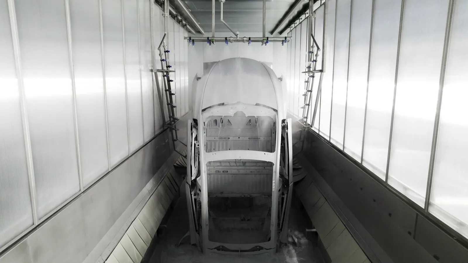 Tesla Motors eröffnet ein Montagewerk für sein Elektroauto Tesla Model S in Tilburg