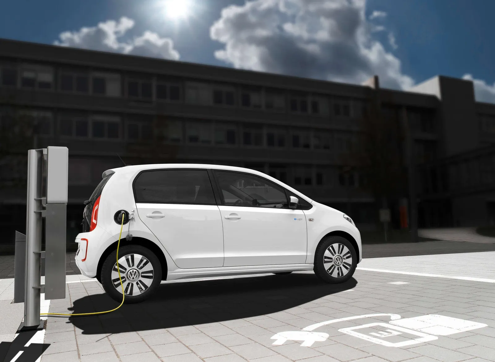 Volkswagen bietet Lade-Paket und Stromtarif für Käufer seines Elektroauto VW e-up!
