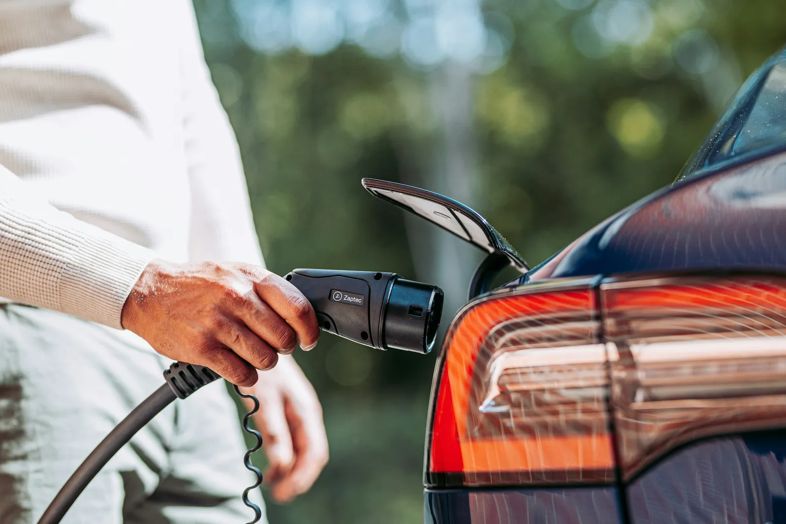 Symbolbild: Vorteile eines E-Autos gegenüber dem klassischen Benziner