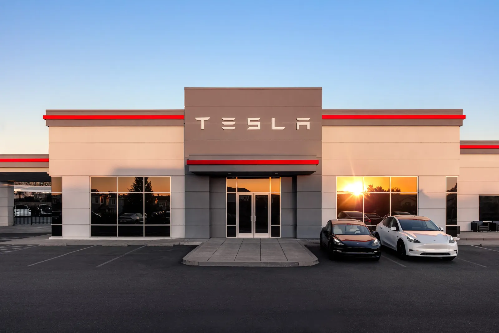 Wird der Elektroautohersteller Tesla Motors an Ford oder General Motors verkauft?